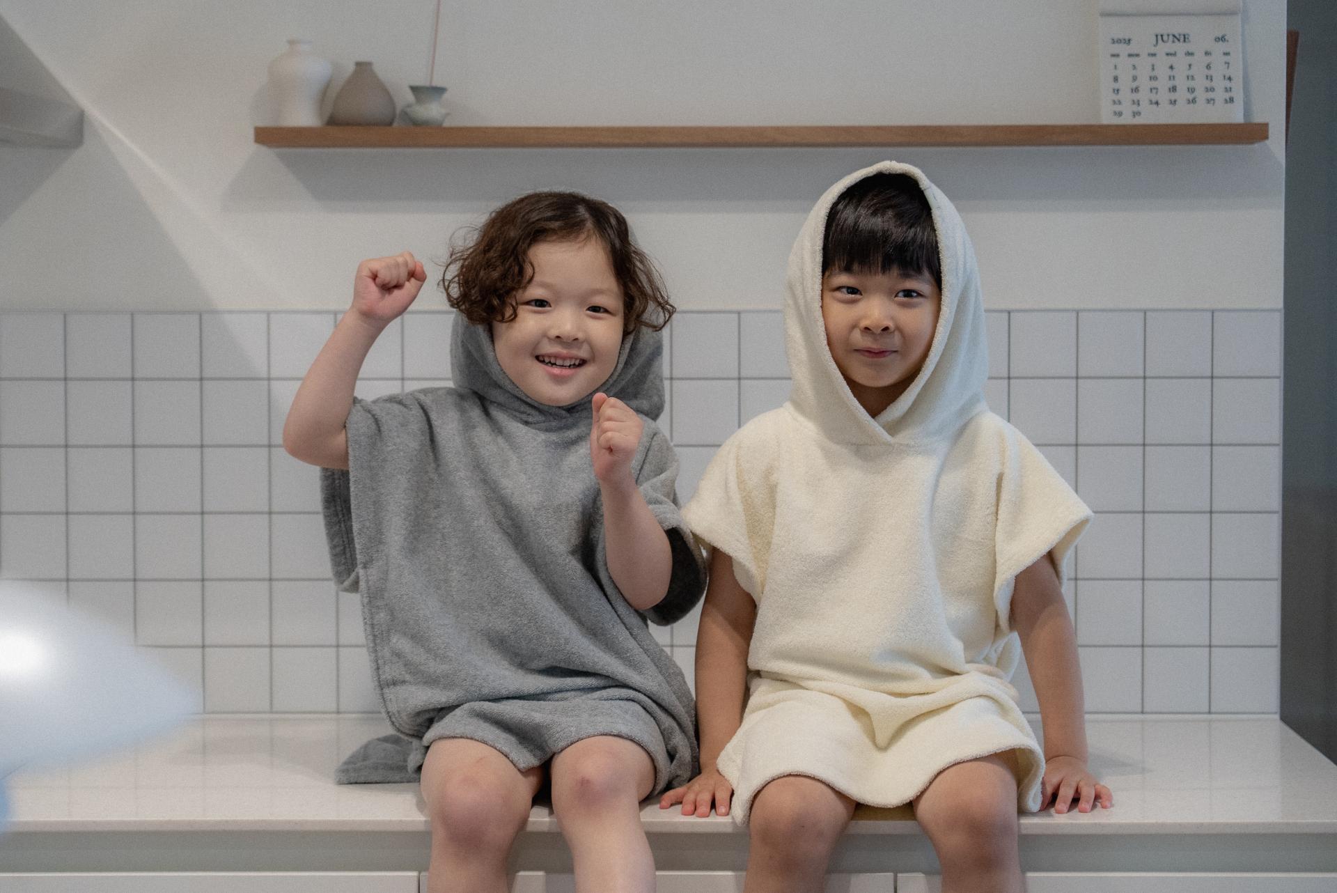 dánda cone poncho (단다 콘 판초)